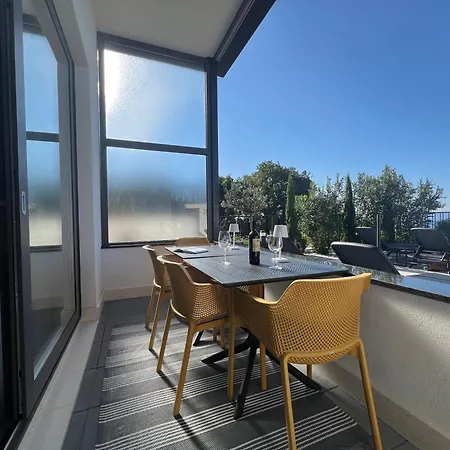 Dinora Exclusive * Makarska