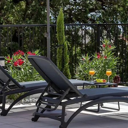 Dinora Exclusive * Makarska