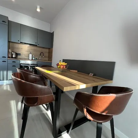 Dinora Exclusive * Makarska