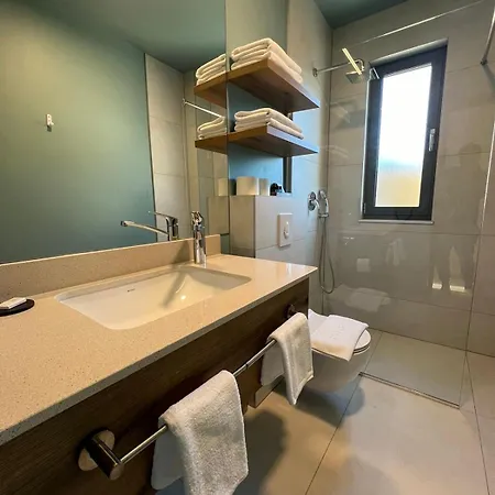 Dinora Exclusive * Makarska