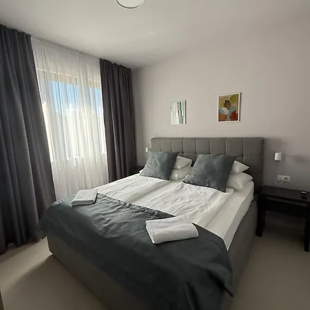 Dinora Exclusive Apartman *