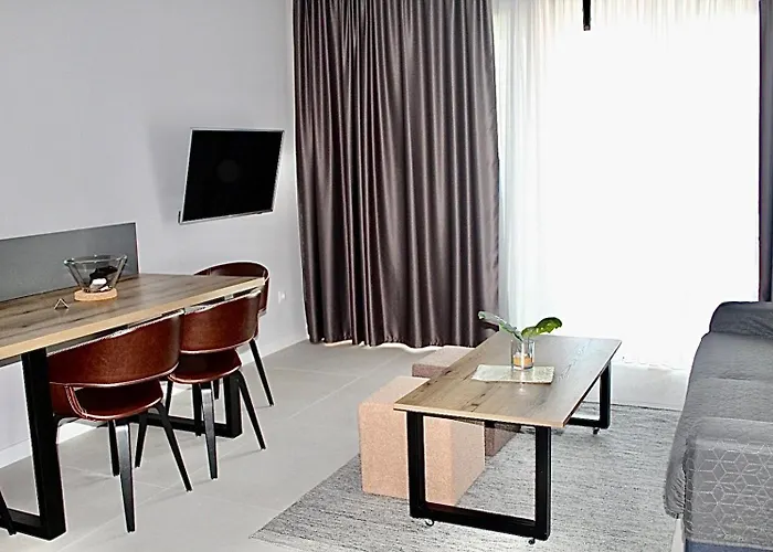 Dinora Exclusive Макарська