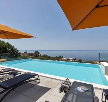 Dinora Exclusive * Makarska